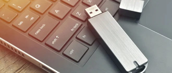 USB-Flash-Drive-Thumb-Drive-laptop-computer